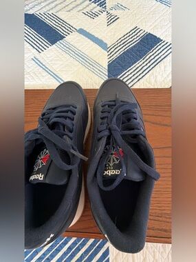 Reebok Men's Navy & White Low-Top Sneakers